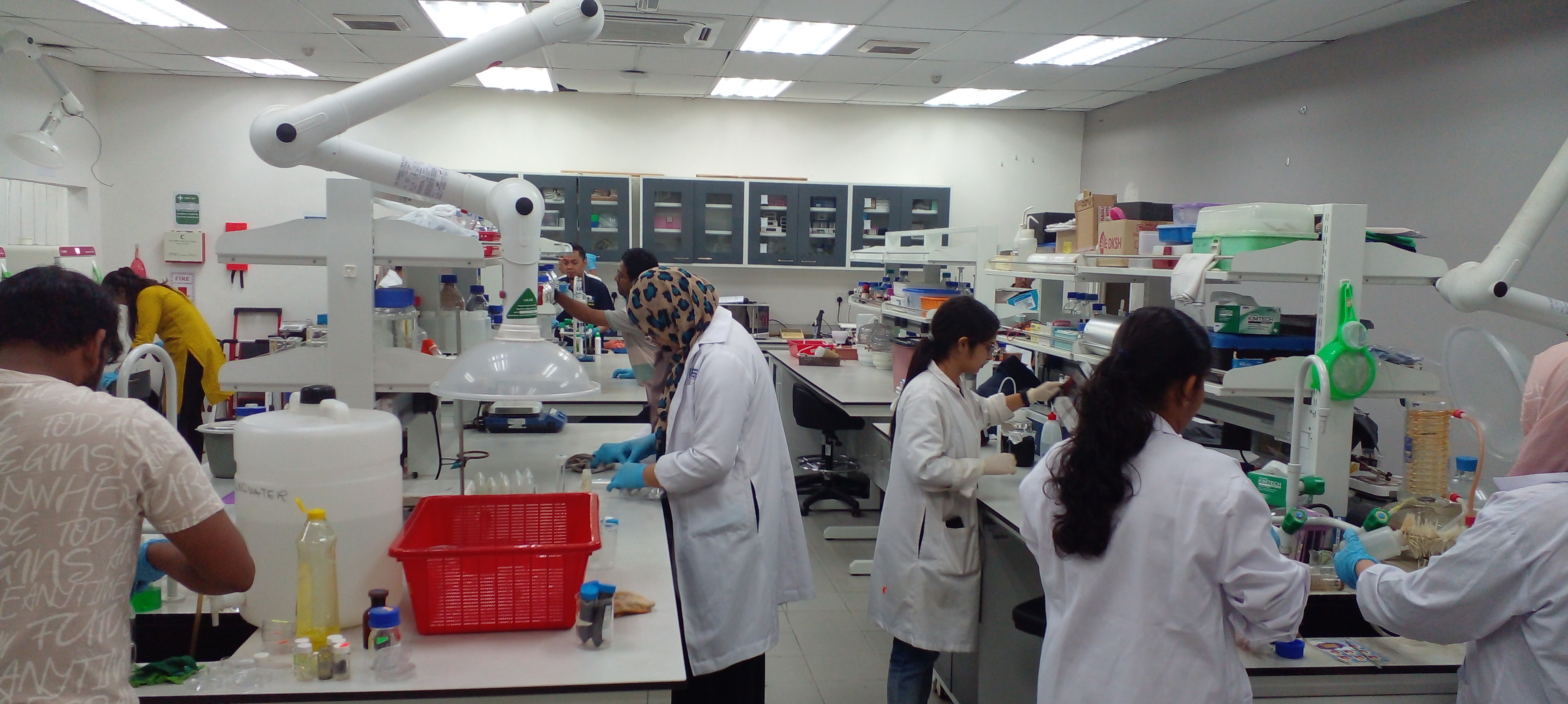 Lab Cleaning Day Pusat Bahan